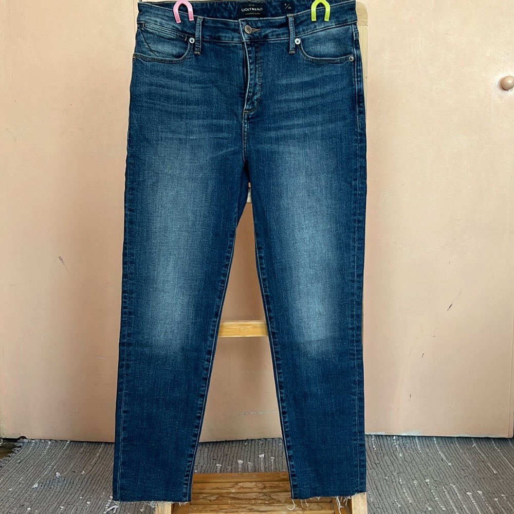 NWOT Mid-Rise Hayden Crop Raw Hem jeans